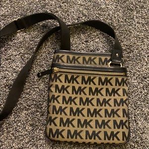 Cloth Michael kors crossbody - like new
